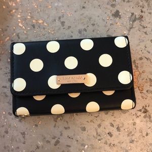 kate spade Accessories - Kate Spade Polka Dot iPhone 5&6/iPod Wallet Case kate spade Accessories - Kate Spade Polka Dot iPhone 5&6/iPod Wallet Case